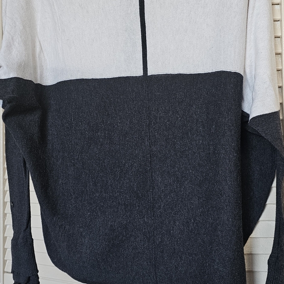 Lululemon Athletica Dolman Woman Long Sleeve Knit. Size 10 V-G - Picture 8 of 10